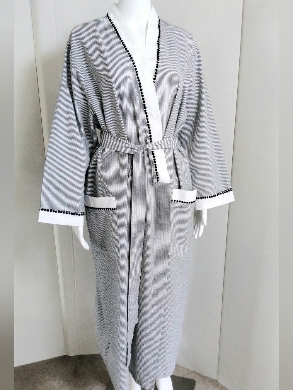 Plus Sz 3X Secret Treasures Seersucker Gray White Black Trim Full Length Robe